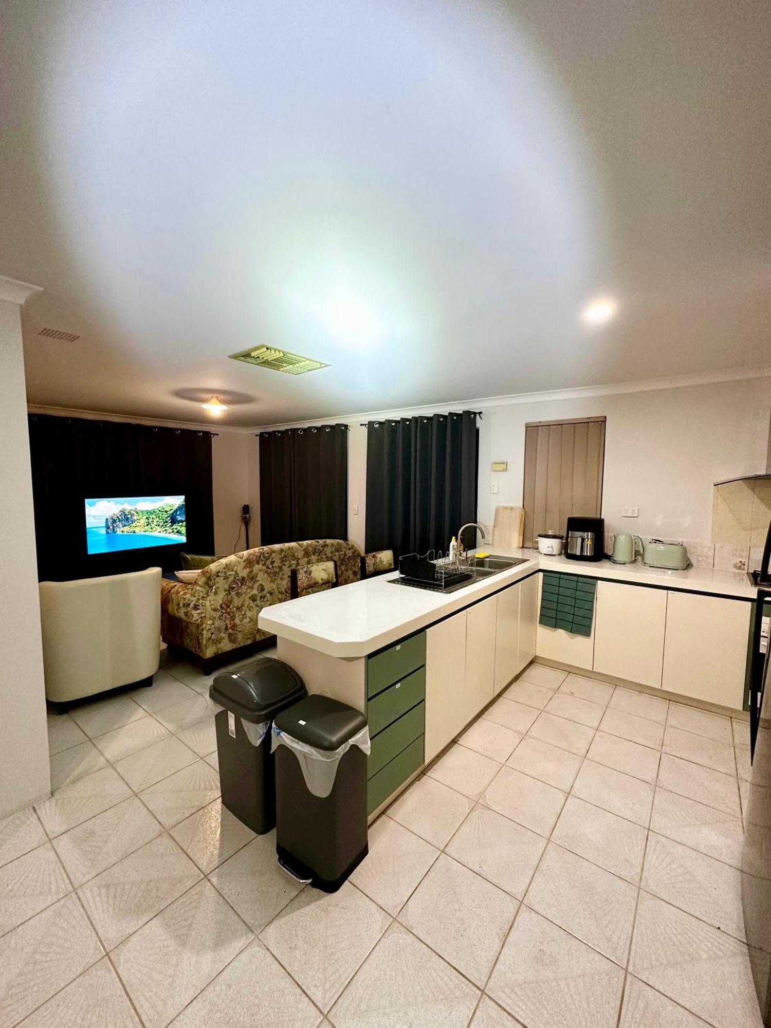Cannington Sharehouse Near Shops And Restaurant * Perth
