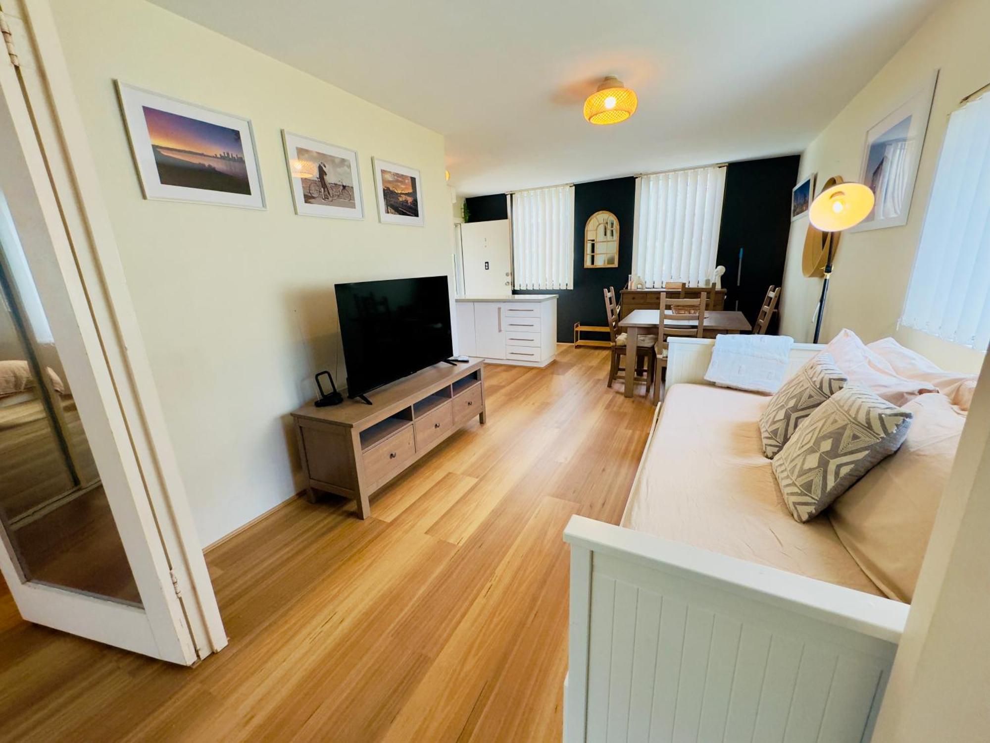 Forr64 - Comfy Corner In East Perth Perth