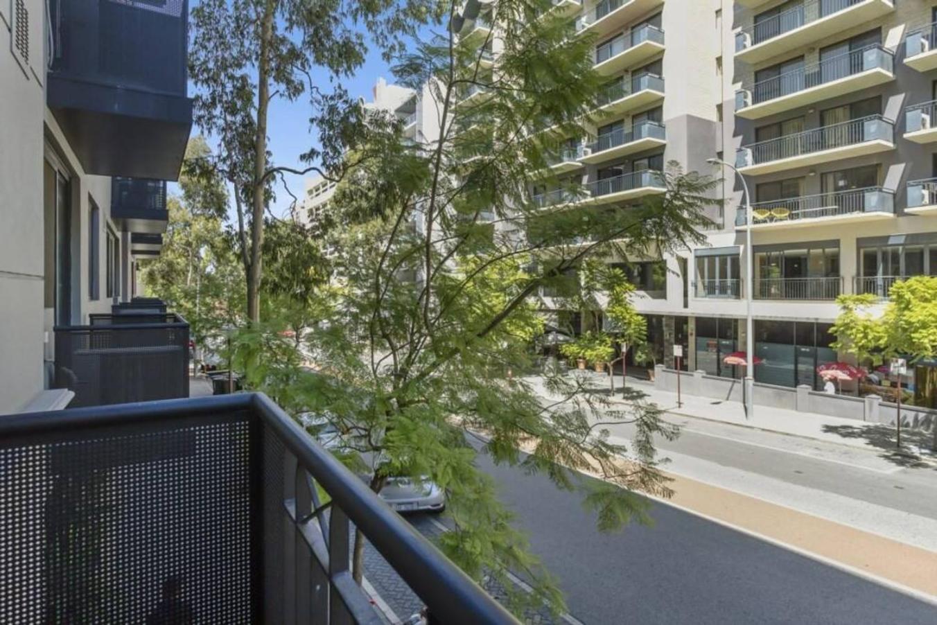 6 Executive Eastside Parking & Pool Perth