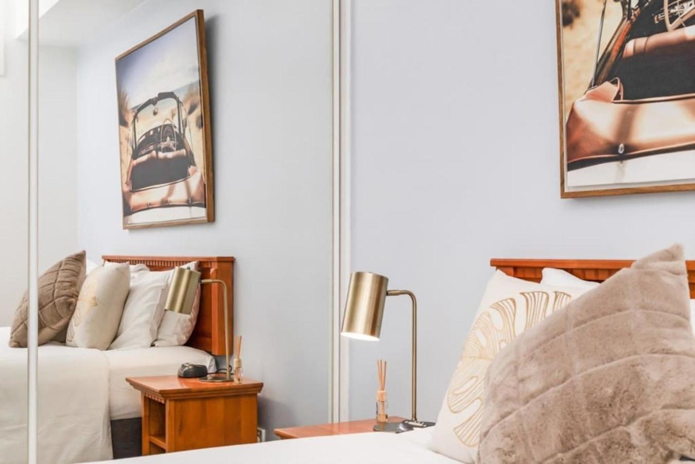 6 Executive Eastside Parking & Pool Apartment *