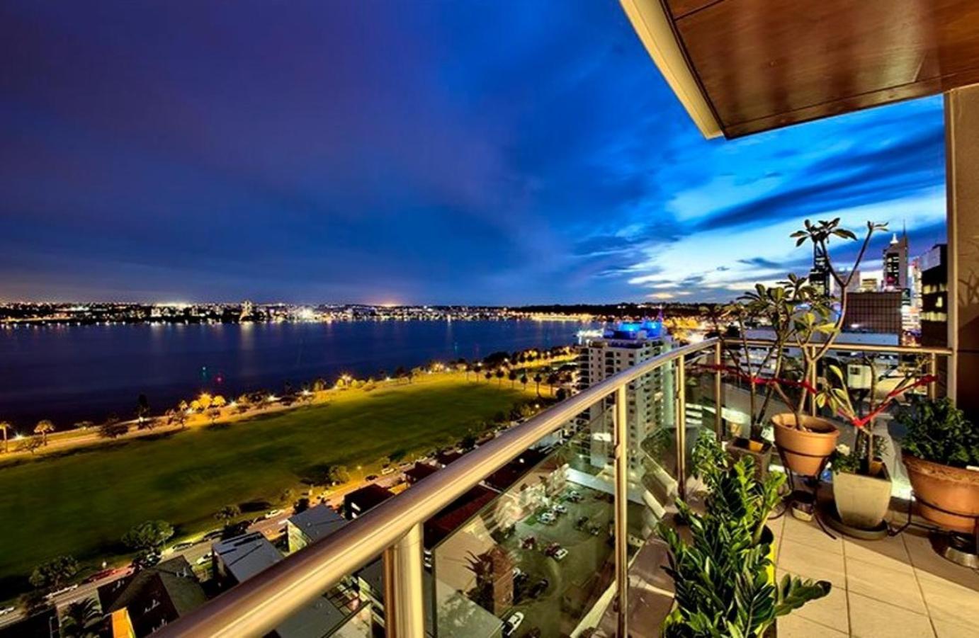 Apartment 47 Breathtaking Riverviews 2brpark Perth
