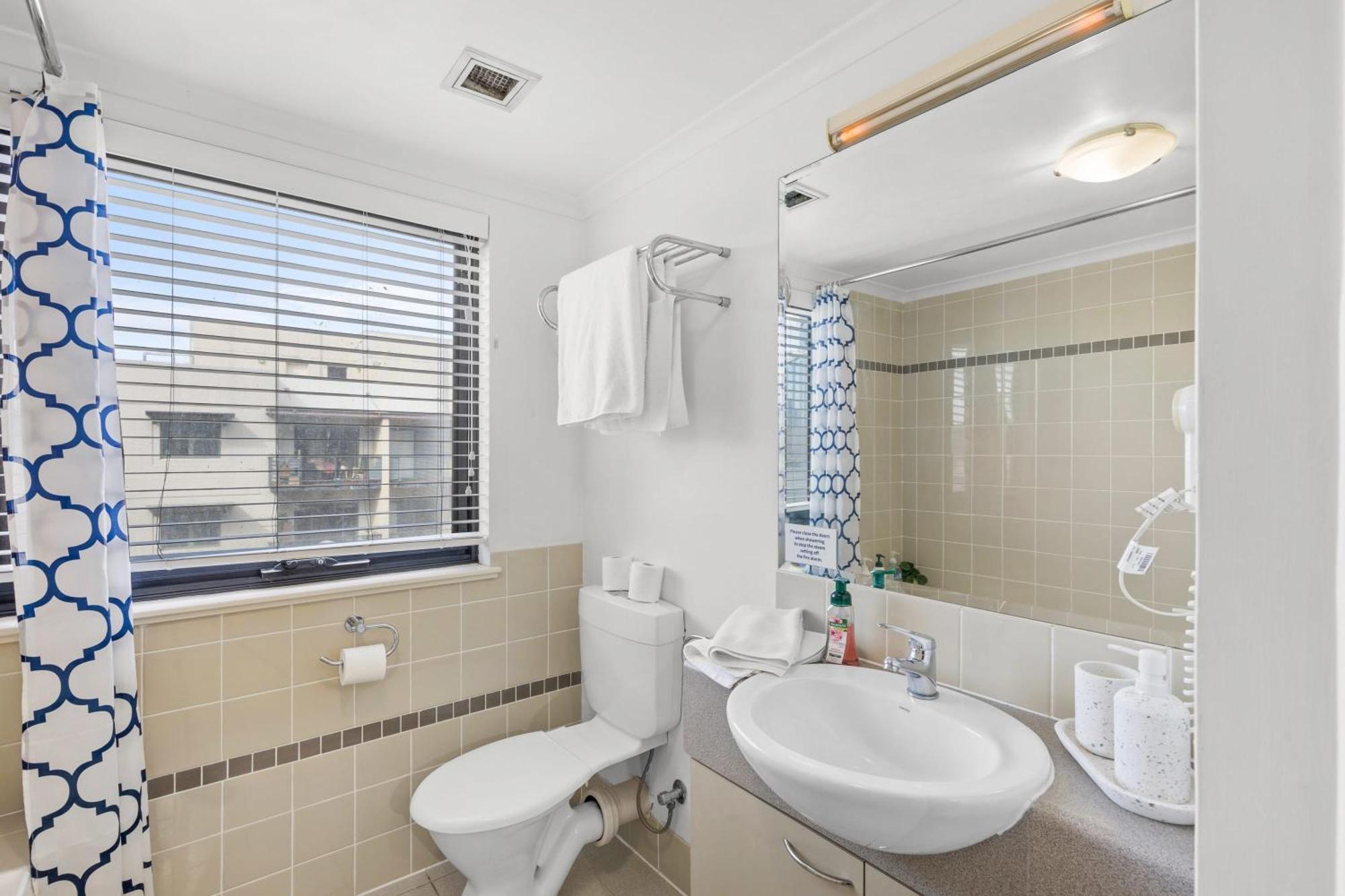 Luxurious Cbd C Kings Park Free Parking Apartment