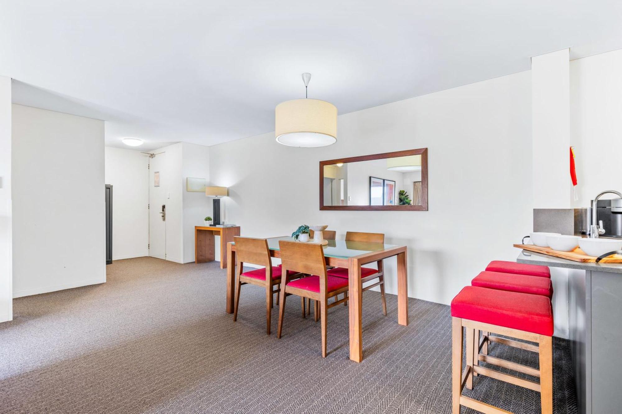 Apartment Hay Street Cbd Close To Swan River *