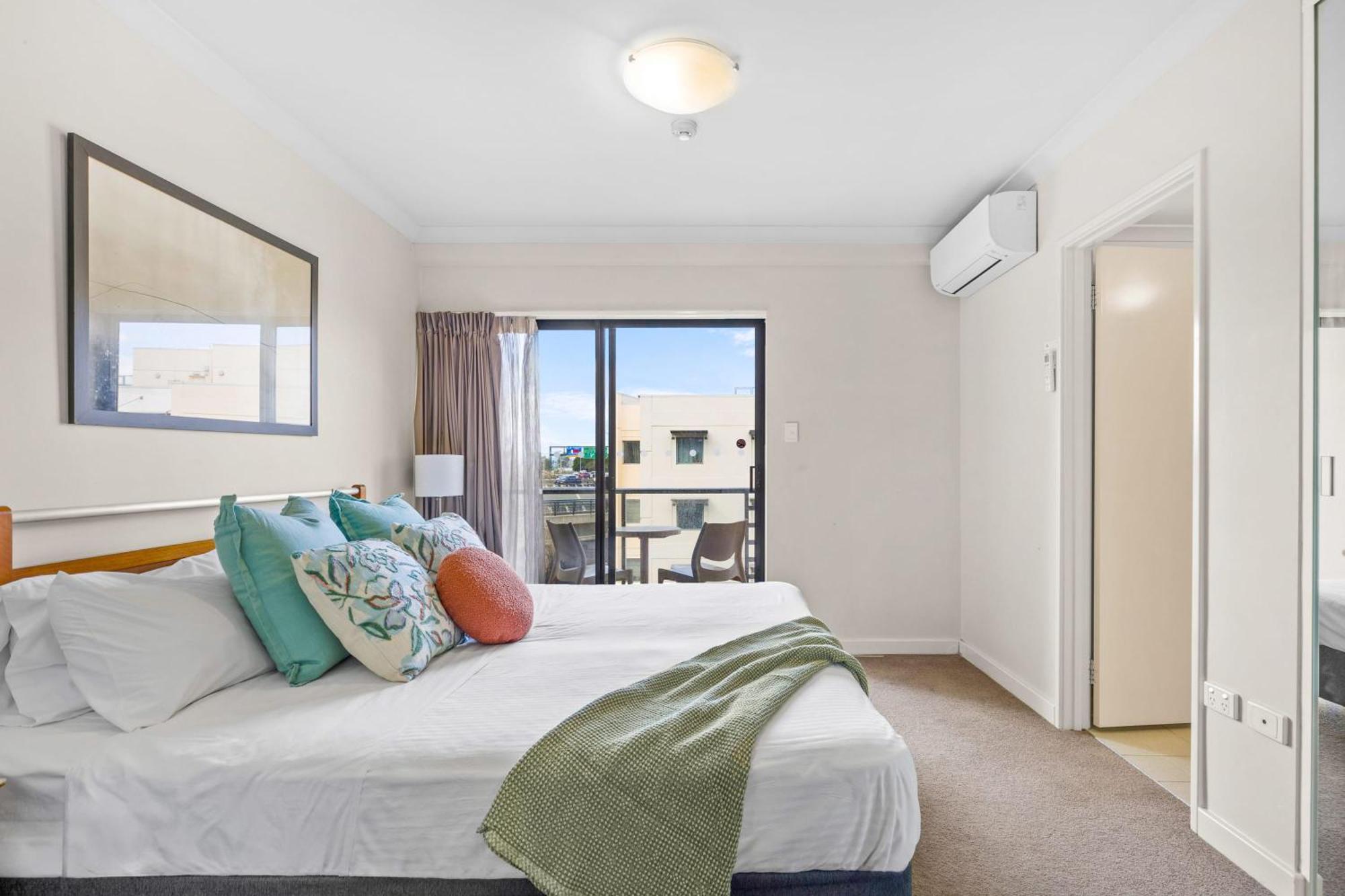 Luxurious Cbd C Kings Park Free Parking Apartment
