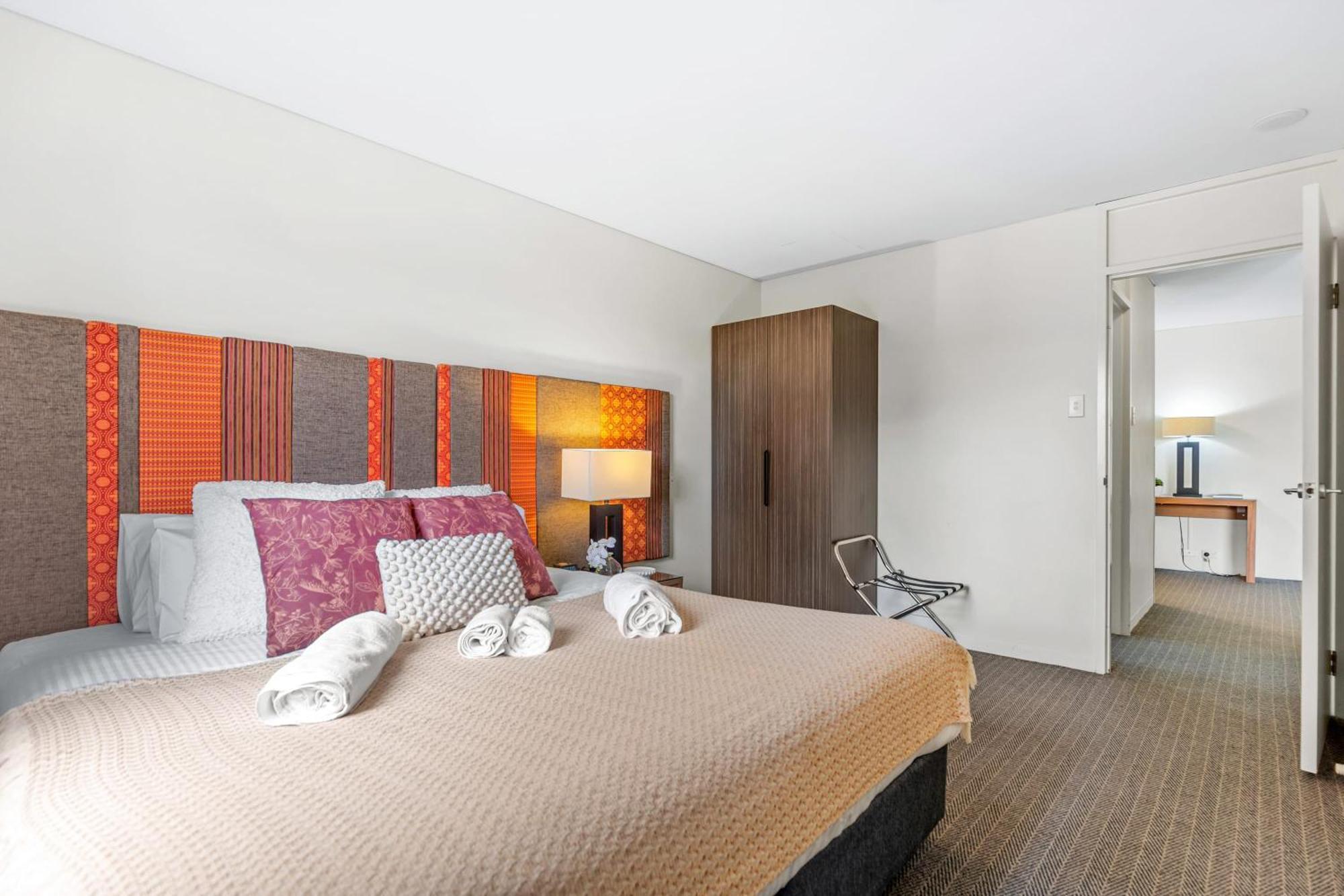 Hay Street Cbd Close To Swan River *