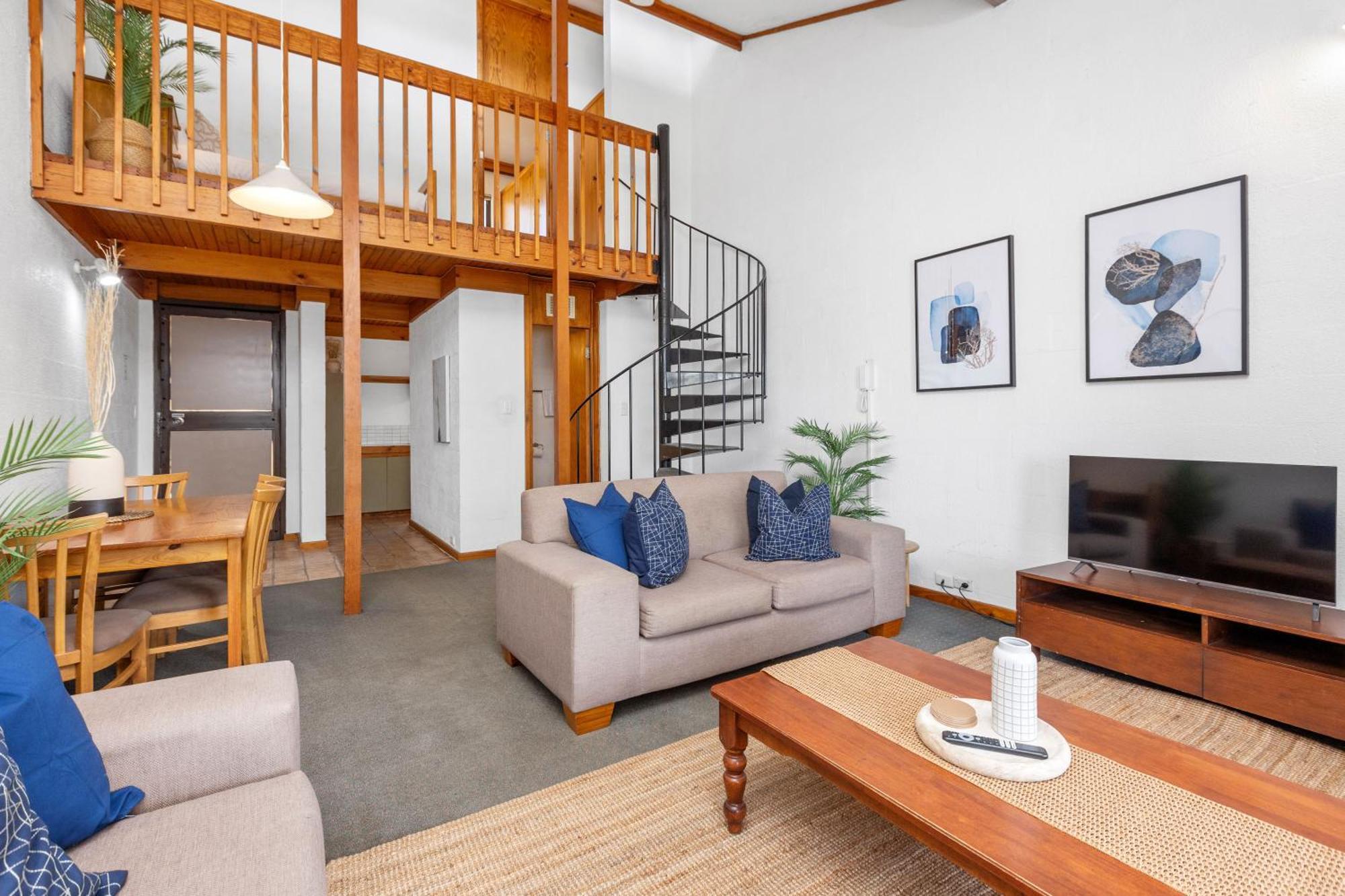 10 Cottesloe - Steps From - Sleeps 3-wifi Perth