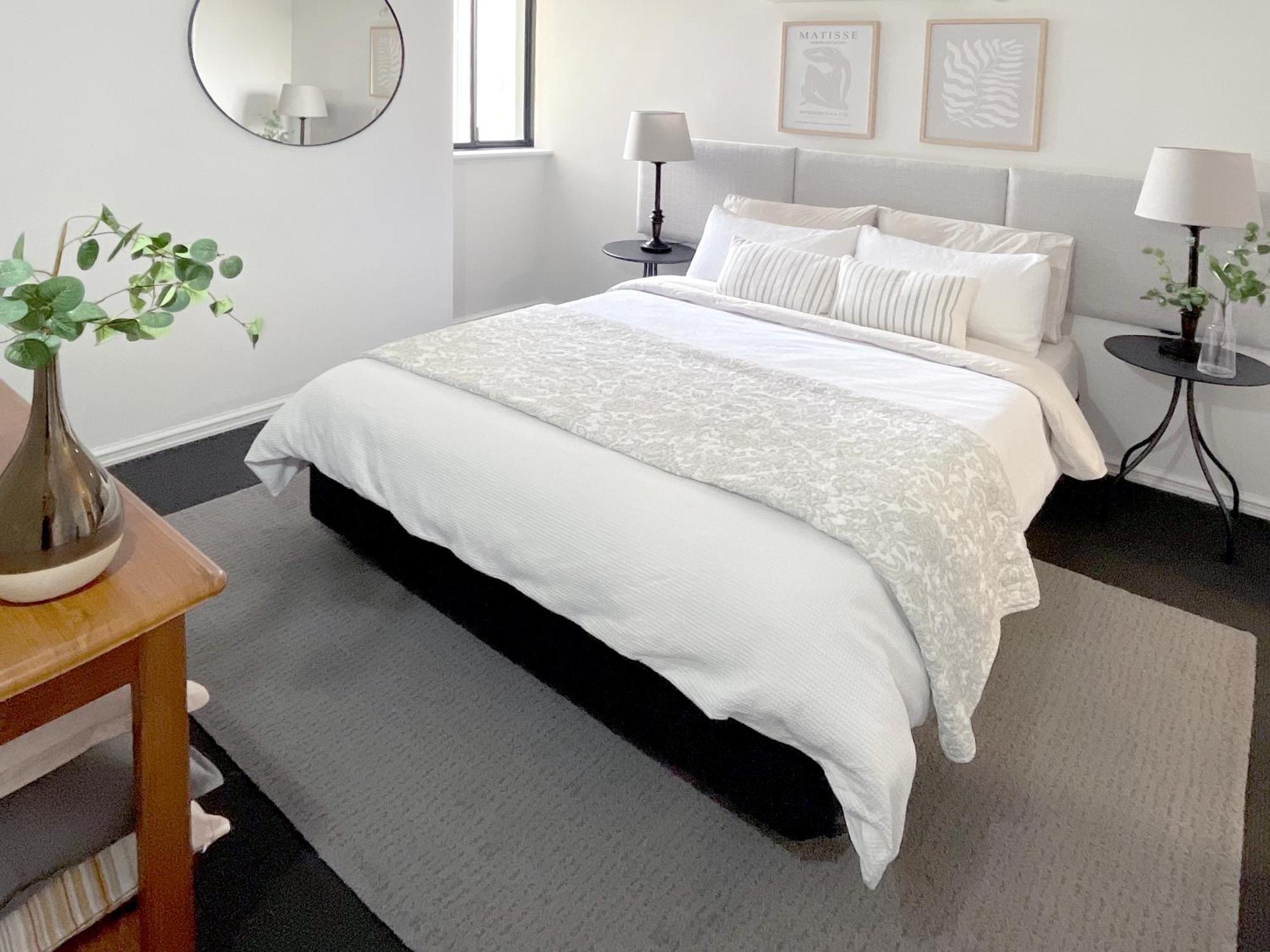 Stylish Executive Pad W Parking And Pool Apartment *
