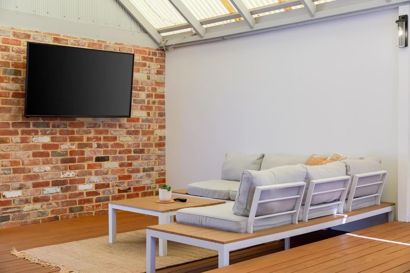 Manning Private Escape By Swan Management