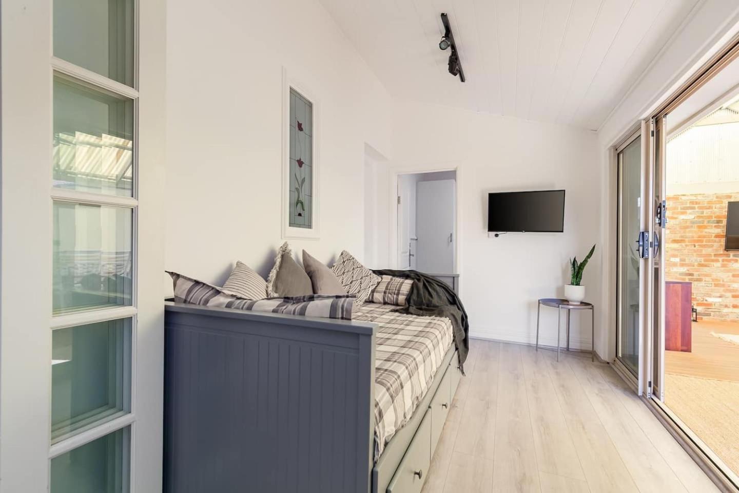 Manning Private Escape By Swan Management Perth