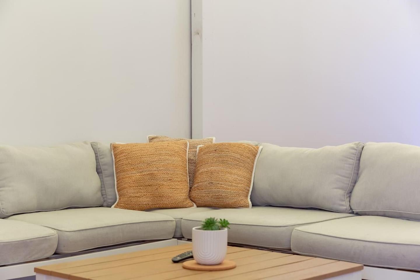 Manning Private Escape By Swan Management Perth