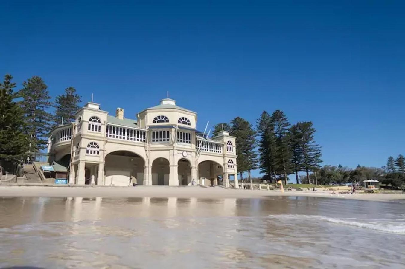 8 Cottesloe Steps To - Sleeps 3 Apartment