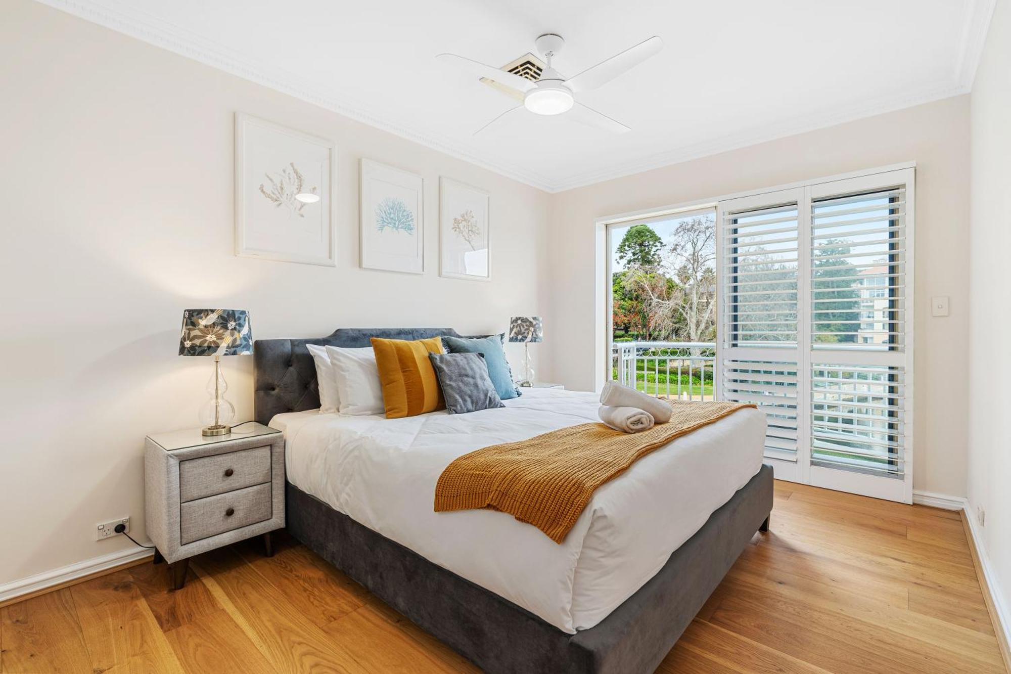 East Luxury Waterfront Retreat Holiday home *