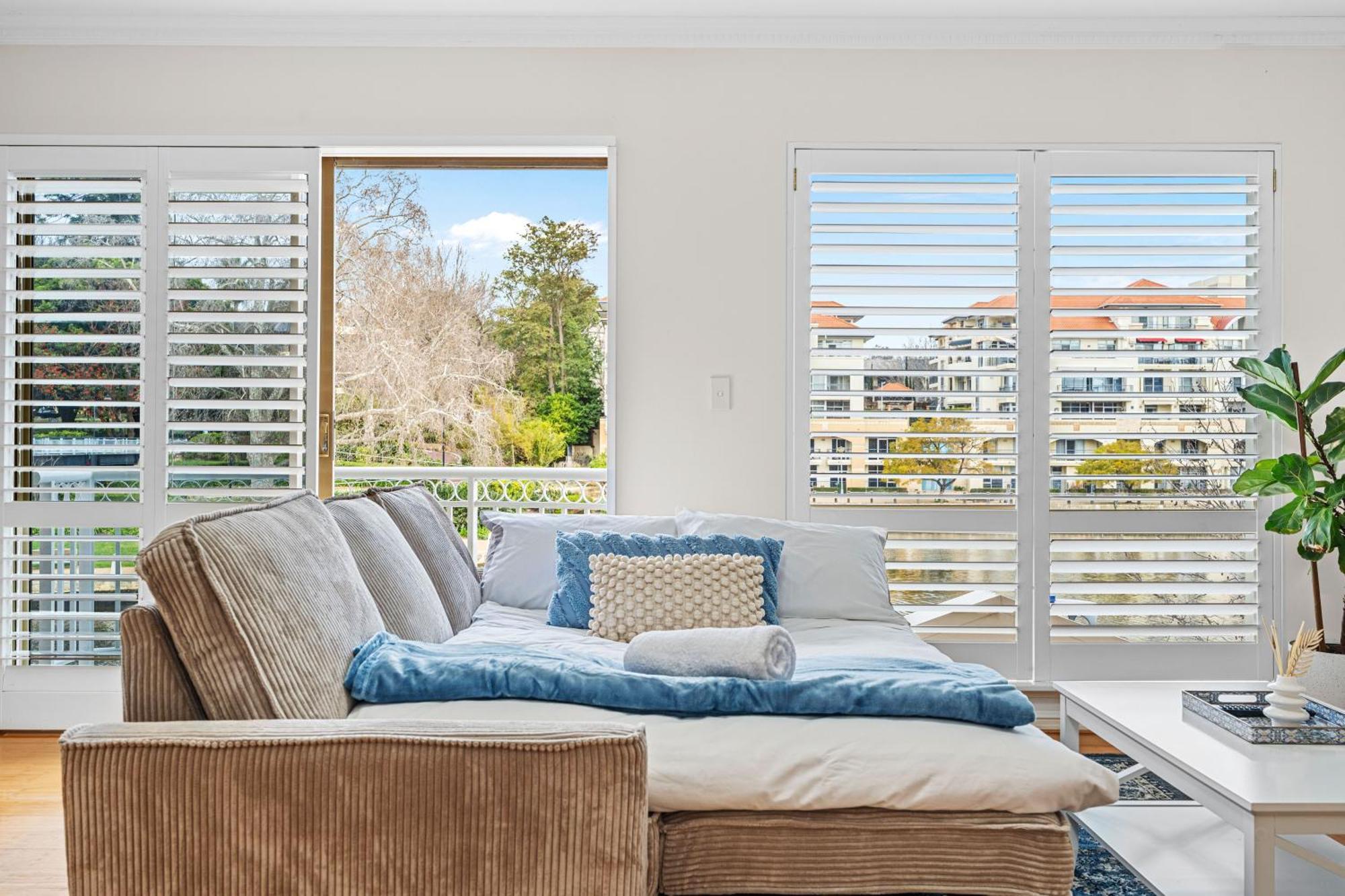East Luxury Waterfront Retreat * Perth