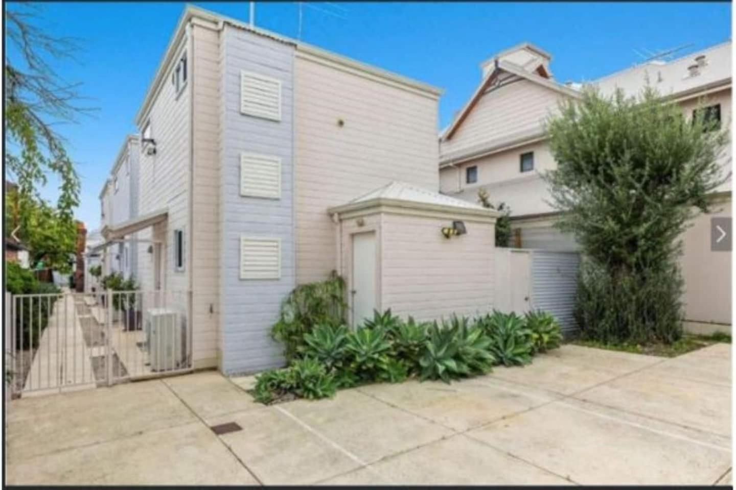 Urban Oasis Townhouse East Holiday home