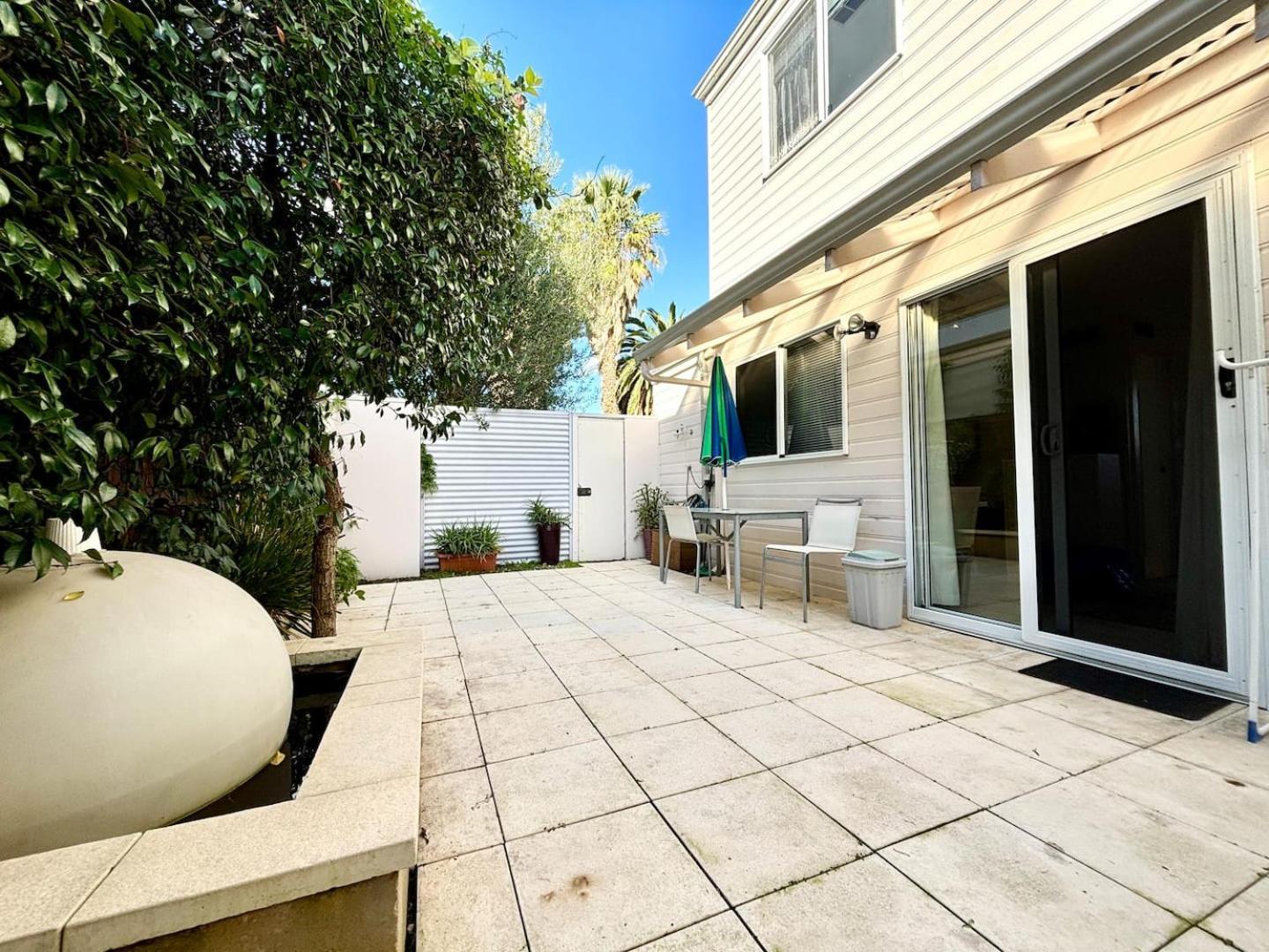 Urban Oasis Townhouse East Holiday home *