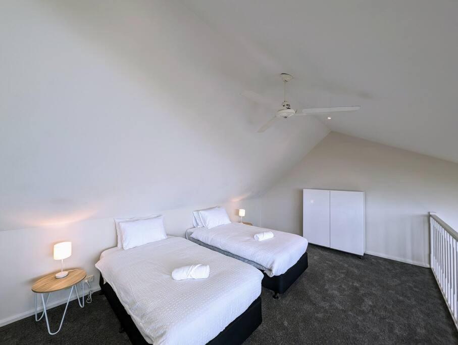 Holiday home Bright & Conveniently Located Townhouse *