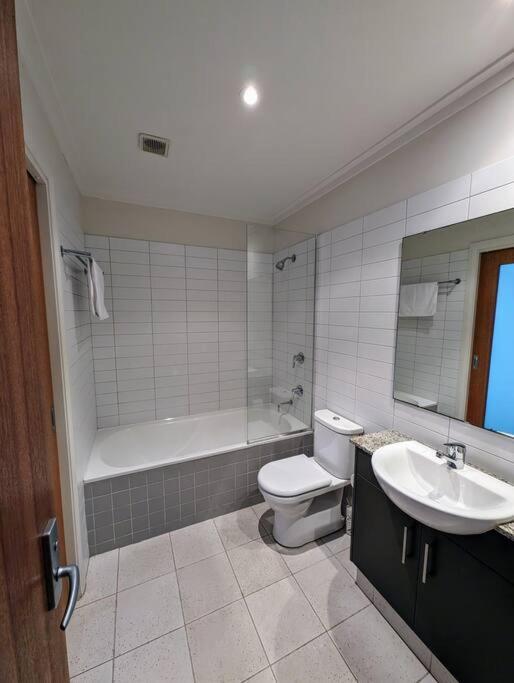 Bright & Conveniently Located Townhouse Perth