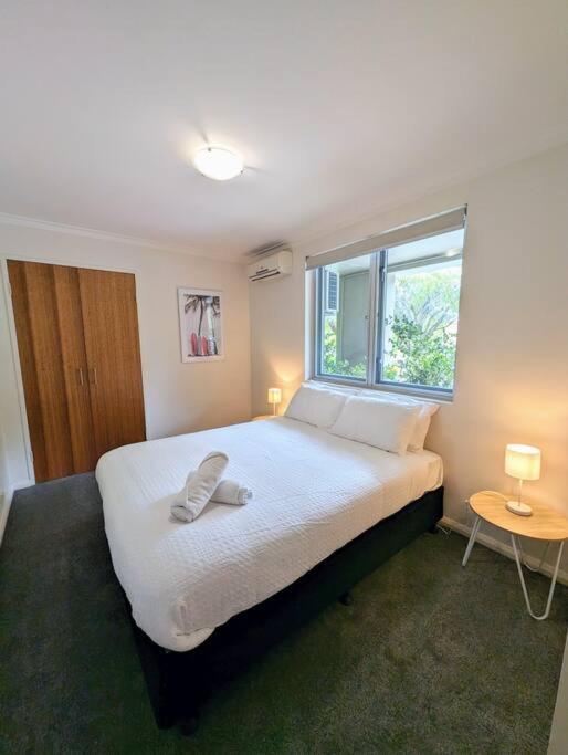 Bright & Conveniently Located Townhouse Holiday home