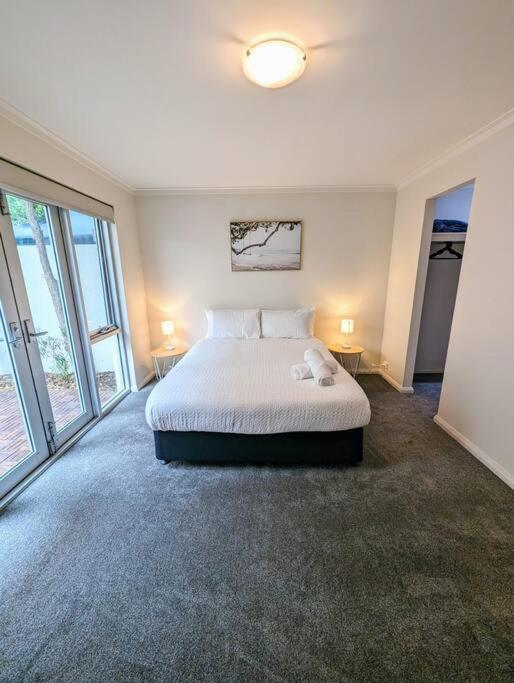 Holiday home Bright & Conveniently Located Townhouse