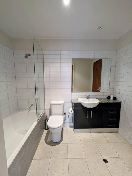 Bright & Conveniently Located Townhouse Holiday home Perth