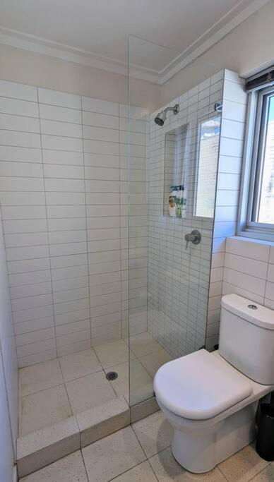 Bright & Conveniently Located Townhouse *