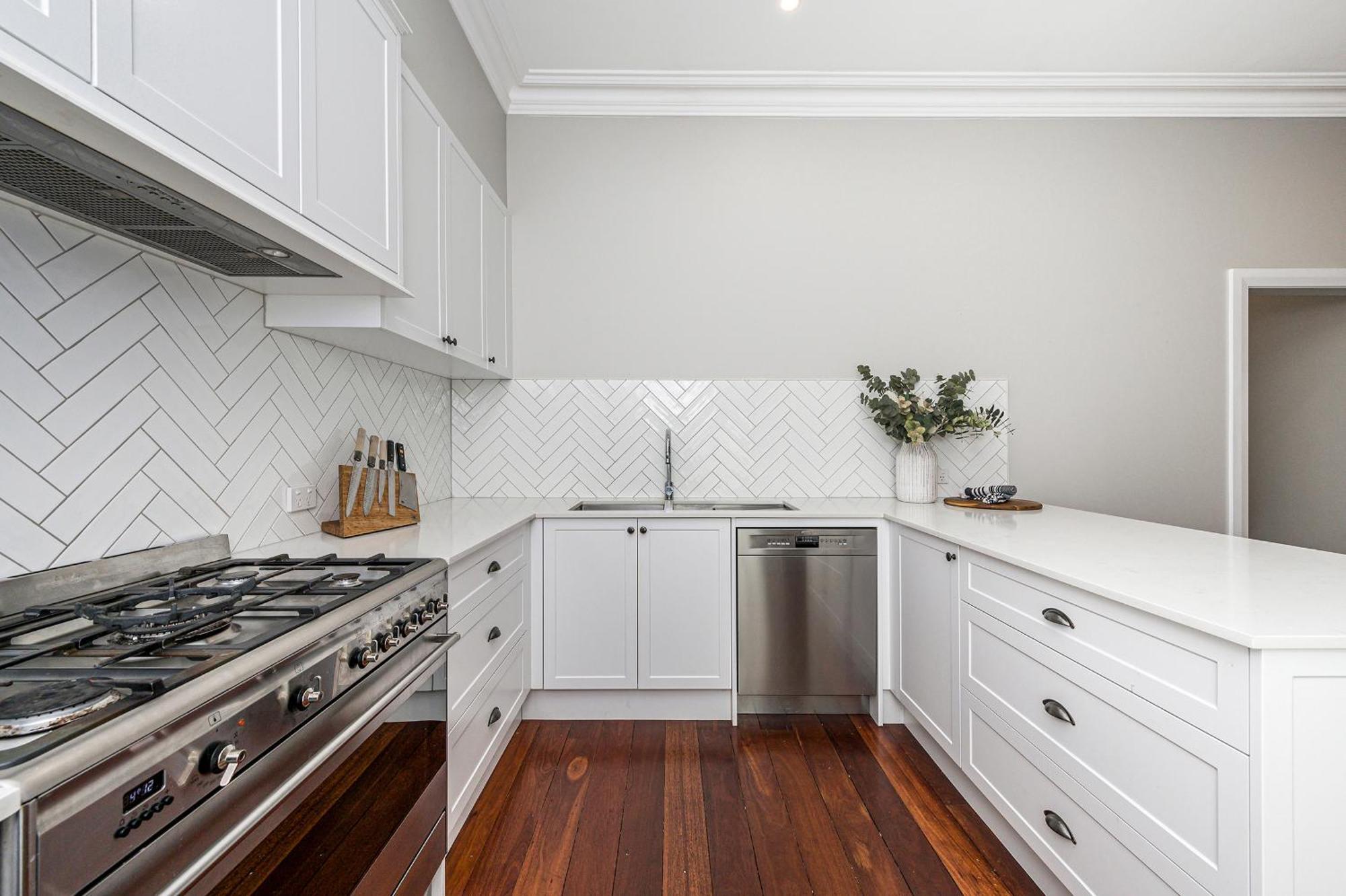 Cent191 - Timeless 3br, 2ba Federation Perth