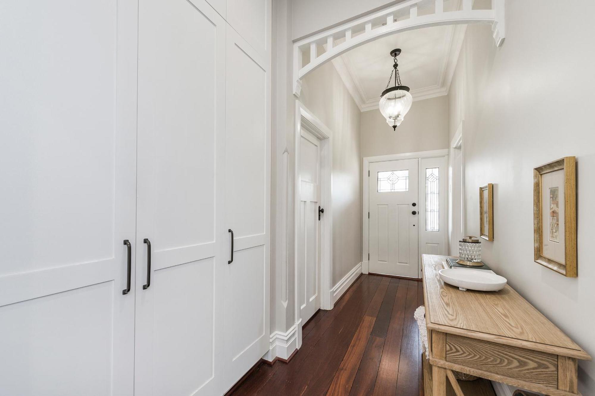Cent191 - Timeless 3br, 2ba Federation Perth