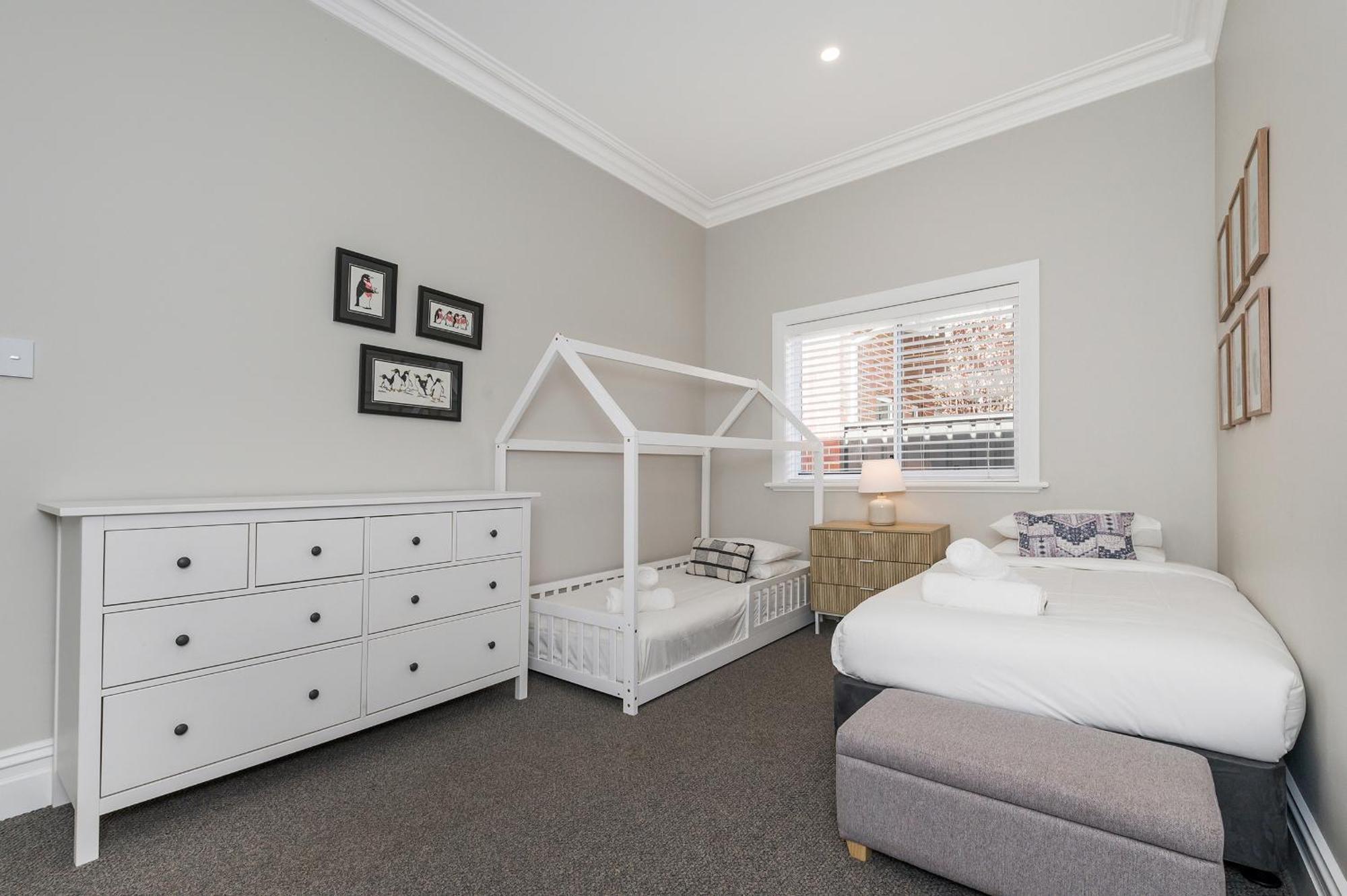 Cent191 - Timeless 3br, 2ba Federation Holiday home Perth
