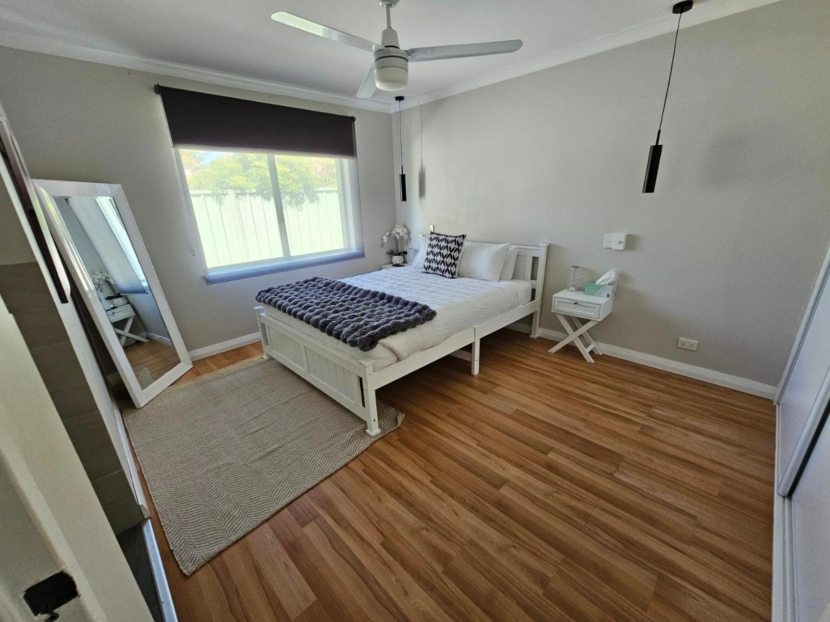 Deluxe Modern Family With Pool Perth