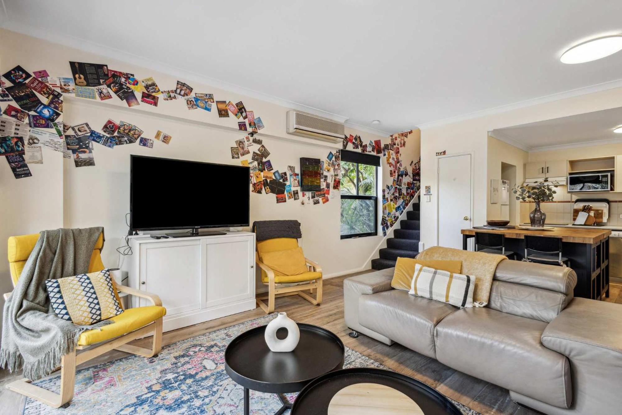 Spacious 3-level Townhouse With Pool In Northbridge Holiday home Perth