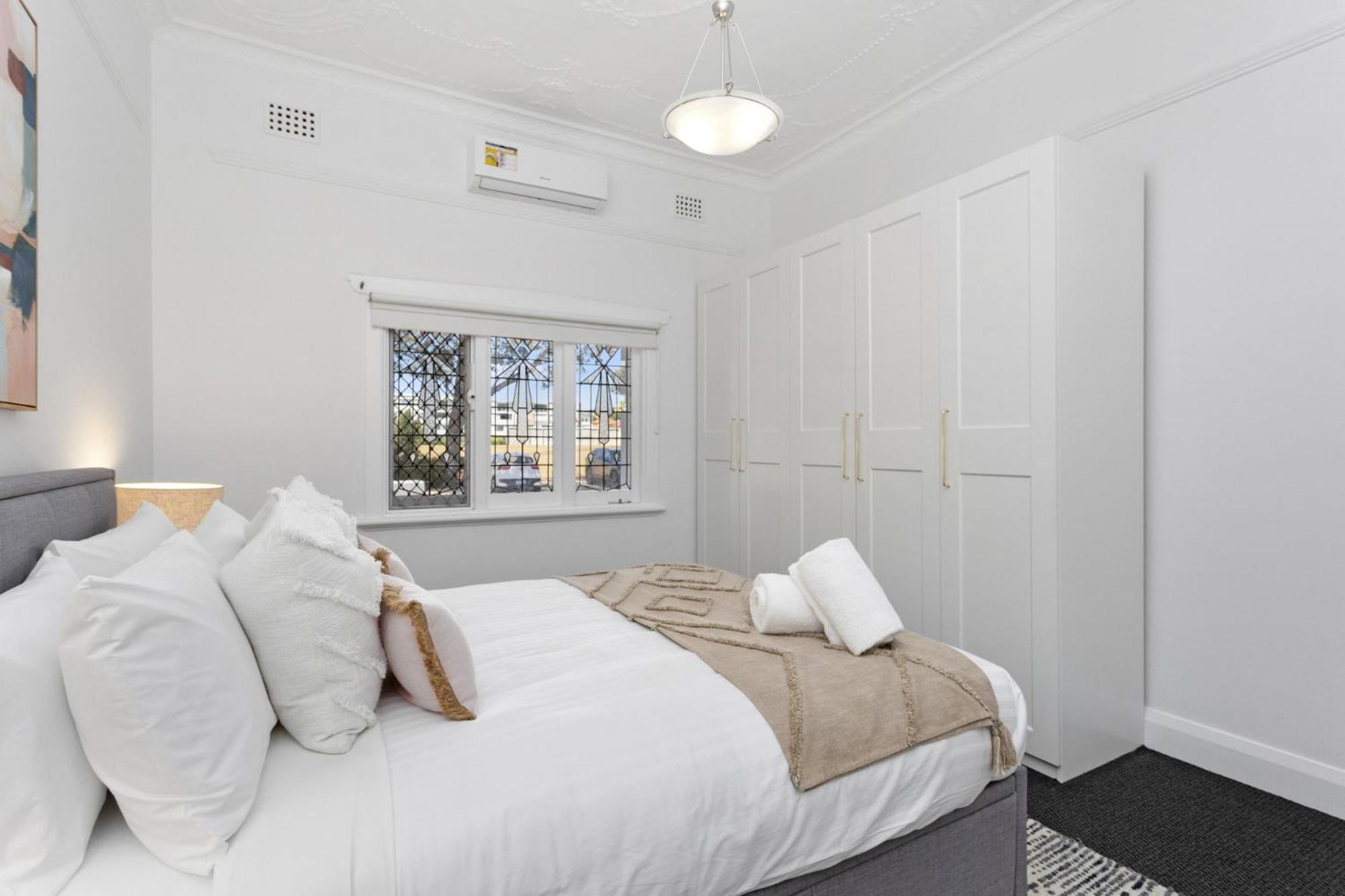 Elegant Art Deco Semi Detached 2-bed By Parks Holiday home
