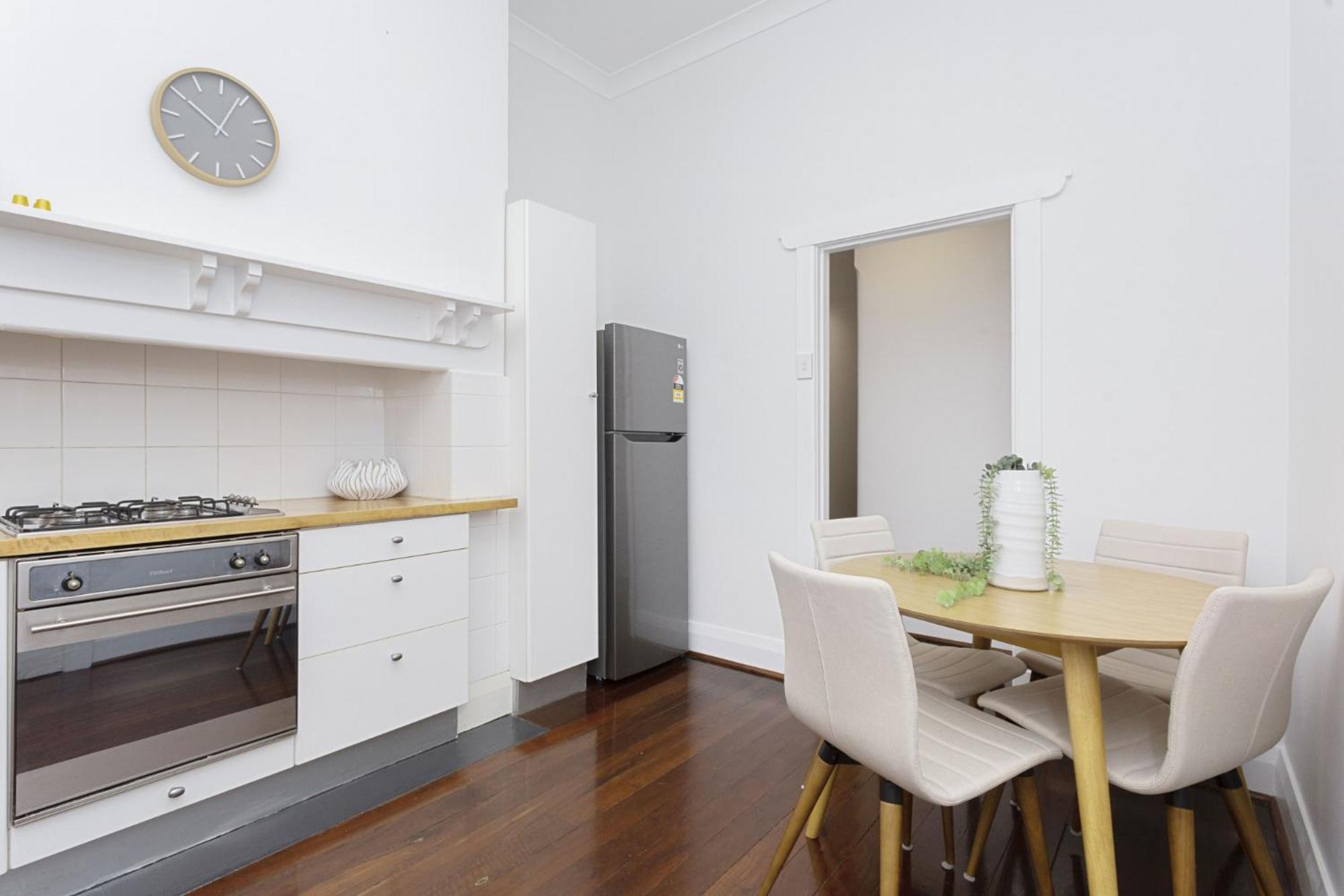Elegant Art Deco Semi Detached 2-bed By Parks Holiday home *