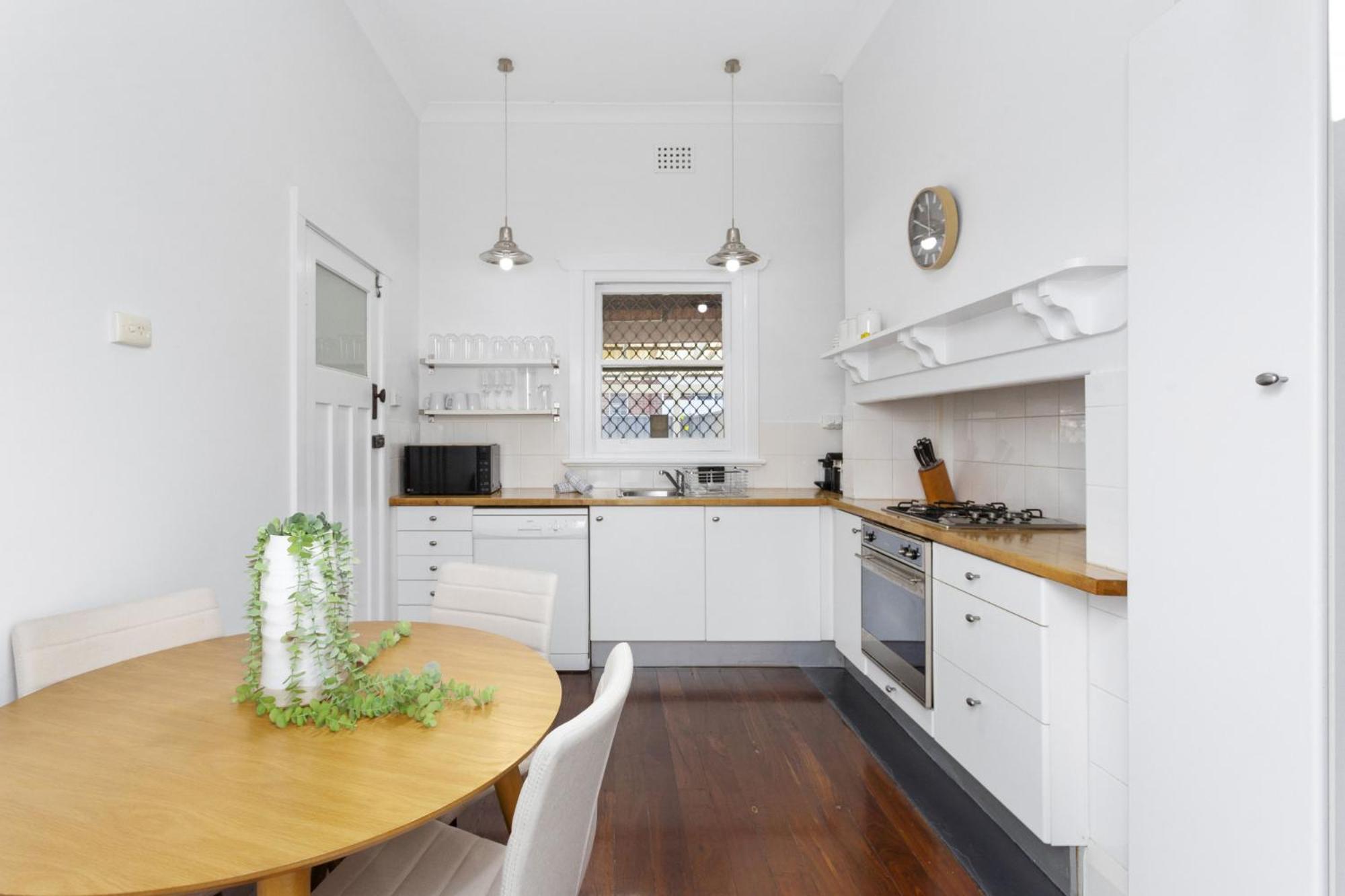 Holiday home Elegant Art Deco Semi Detached 2-bed By Parks Perth