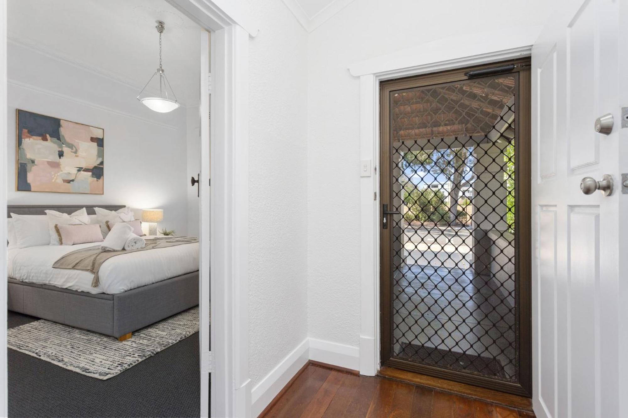 Elegant Art Deco Semi Detached 2-bed By Parks Perth