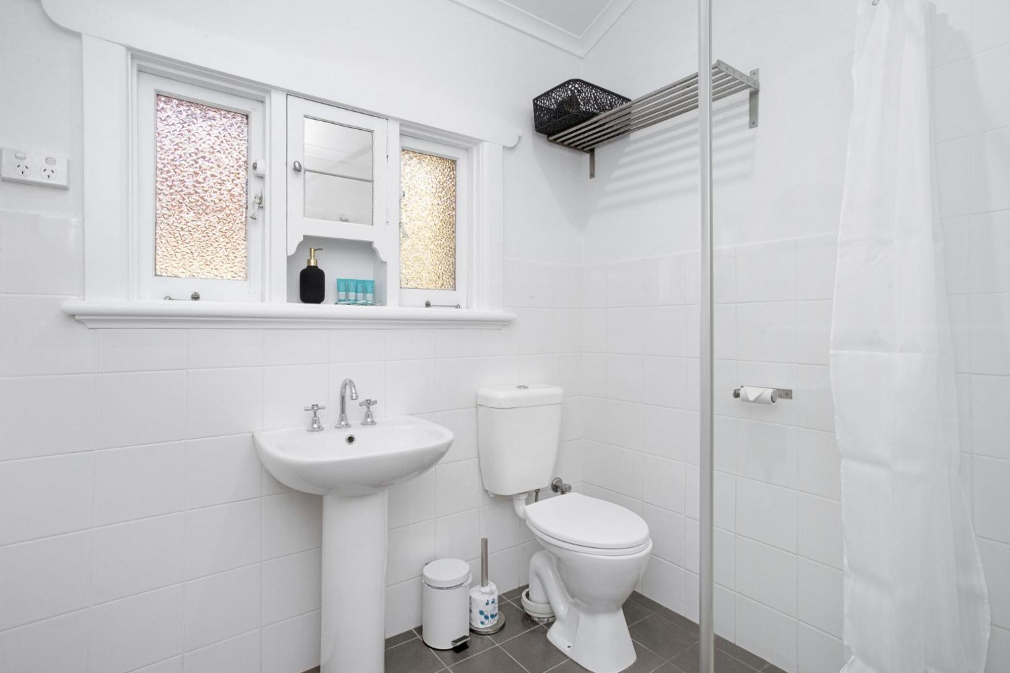 Elegant Art Deco Semi Detached 2-bed By Parks * Perth