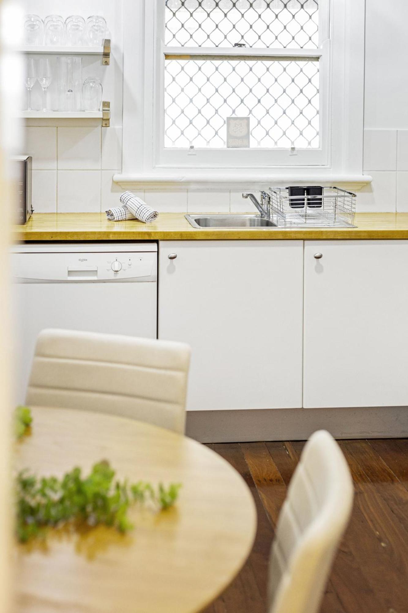 Holiday home Elegant Art Deco Semi Detached 2-bed By Parks Perth