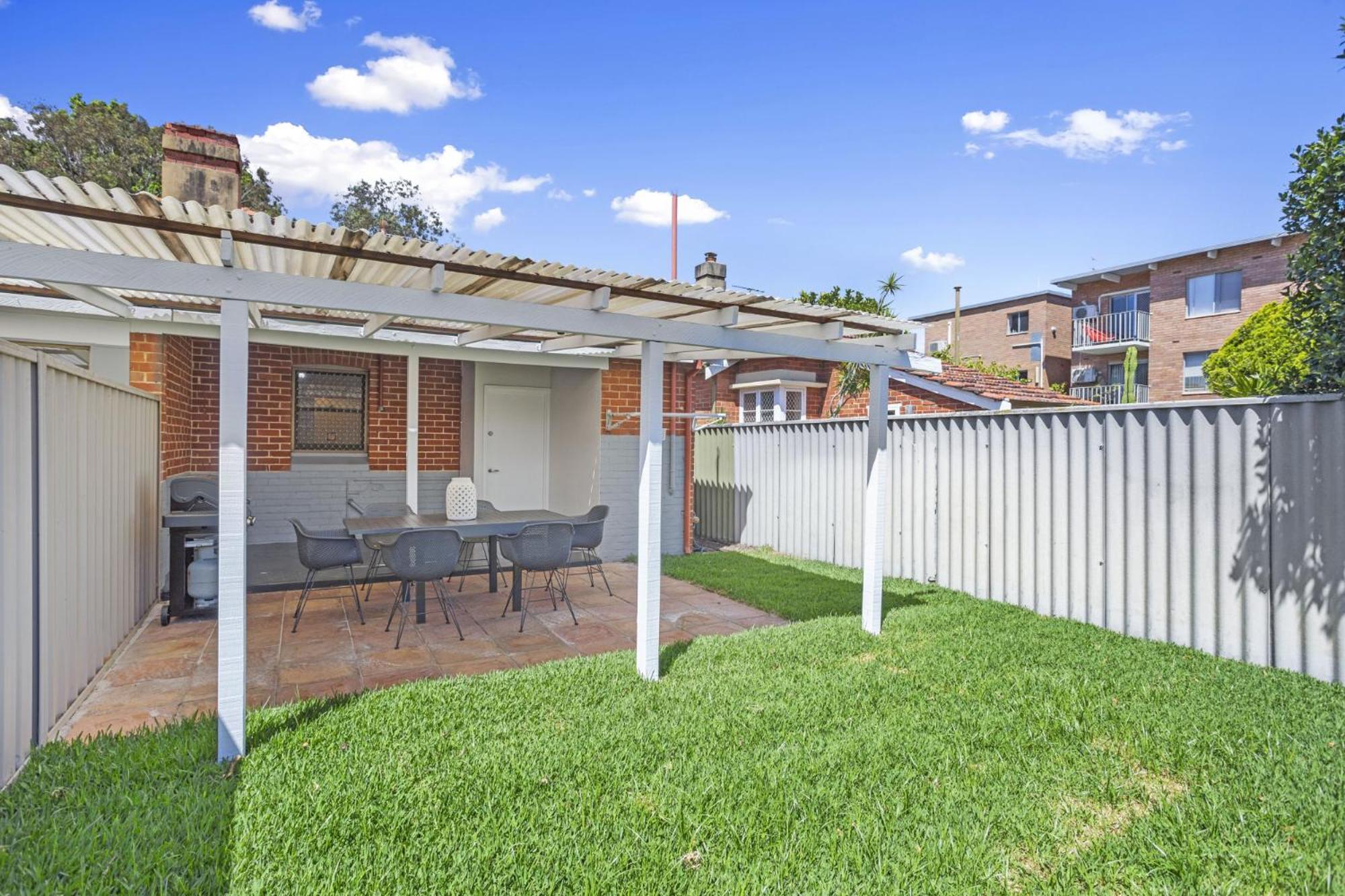 Elegant Art Deco Semi Detached 2-bed By Parks Perth