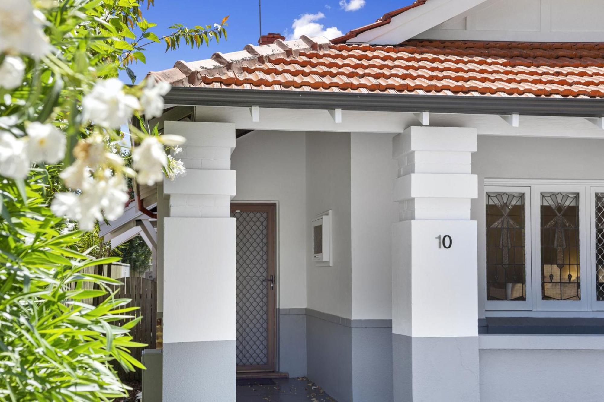 Elegant Art Deco Semi Detached 2-bed By Parks Holiday home