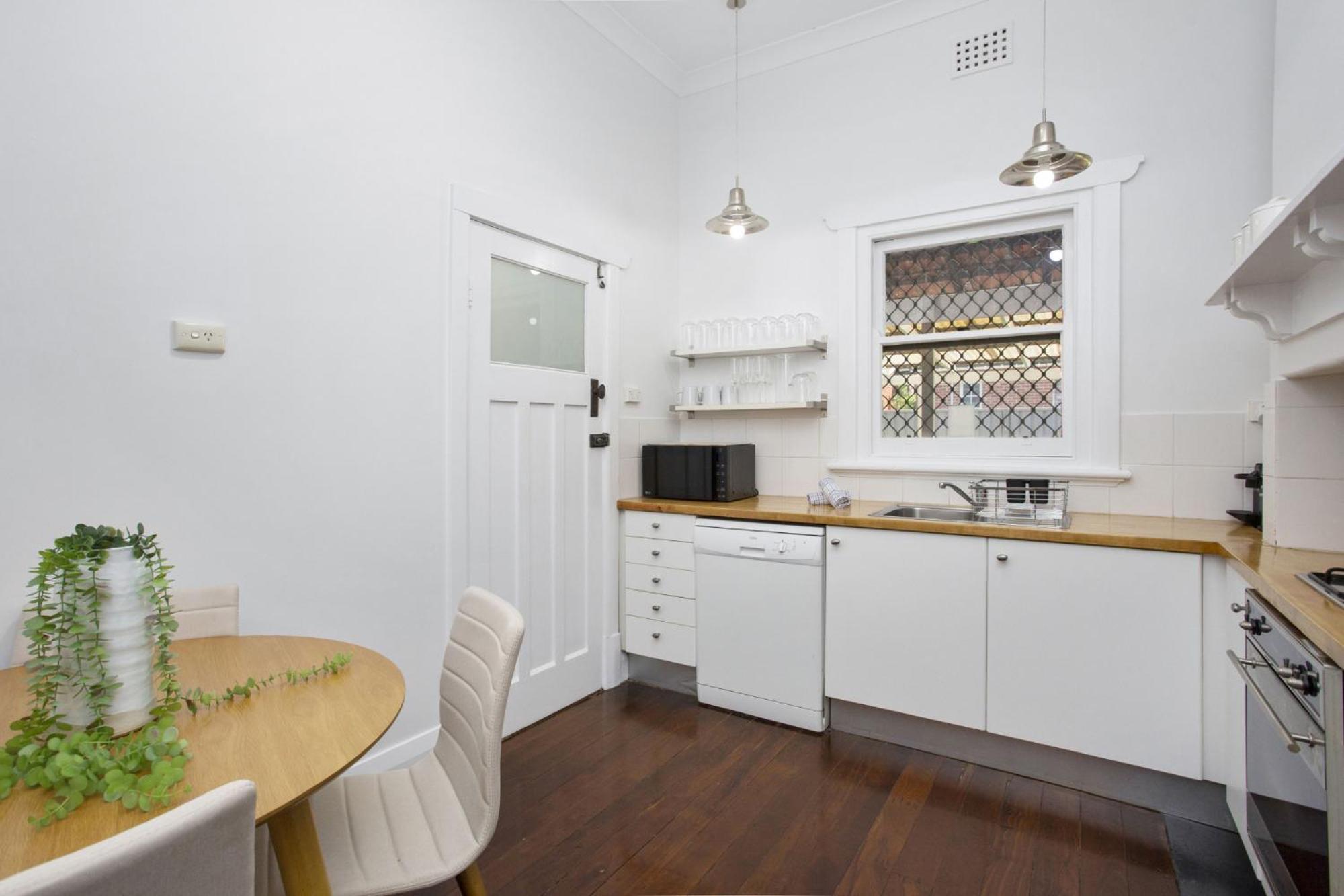 Holiday home Elegant Art Deco Semi Detached 2-bed By Parks *