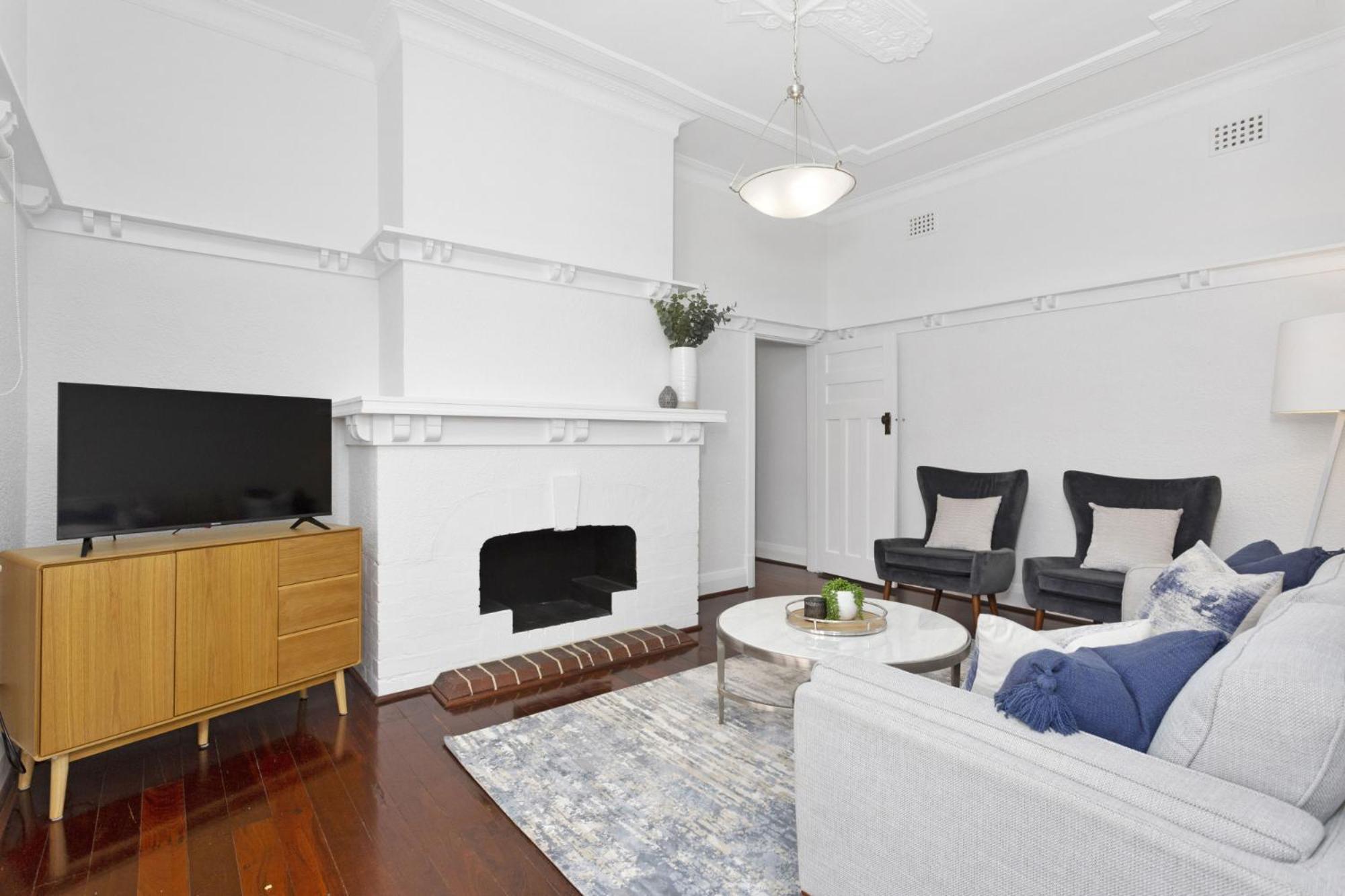 Elegant Art Deco Semi Detached 2-bed By Parks Holiday home Perth