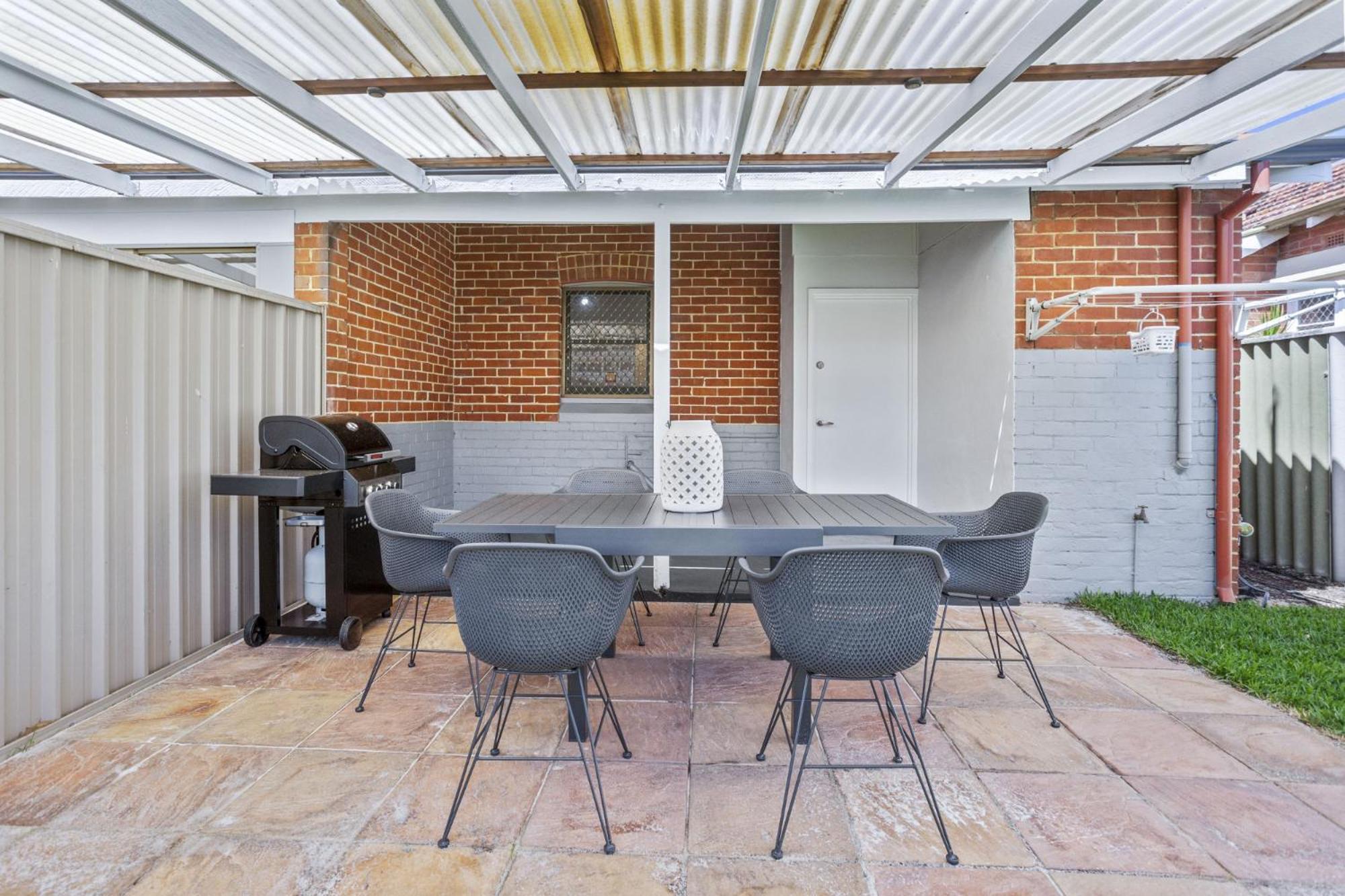 Holiday home Elegant Art Deco Semi Detached 2-bed By Parks Perth