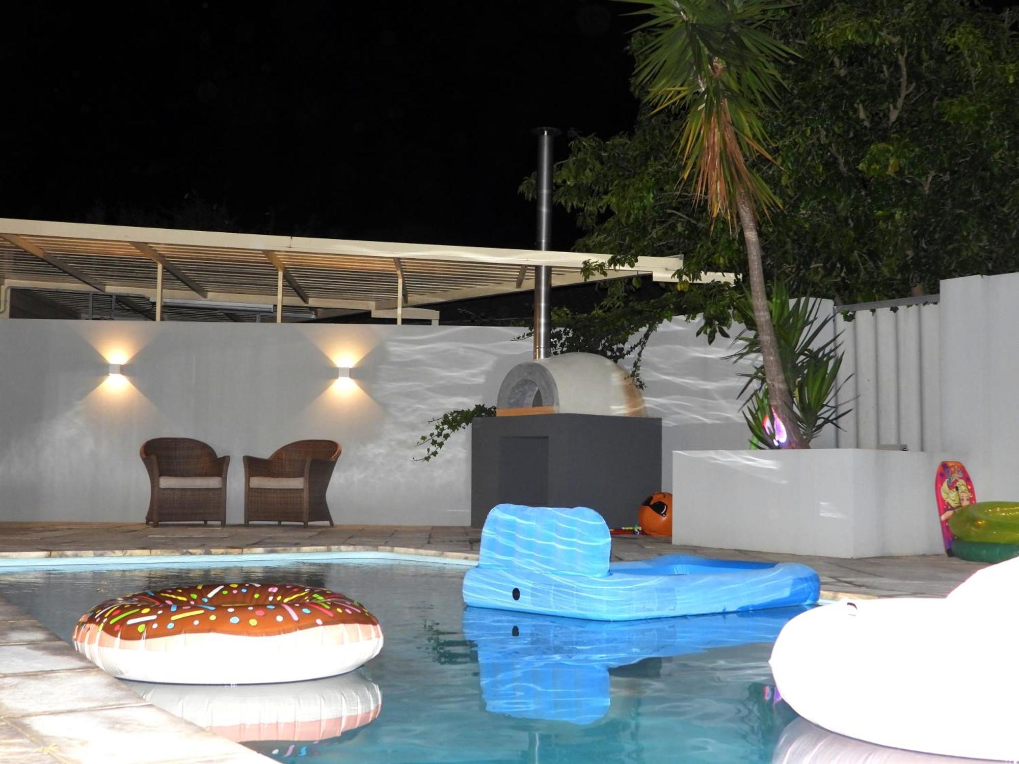 Holiday home Deluxe Modern Family With Pool Perth