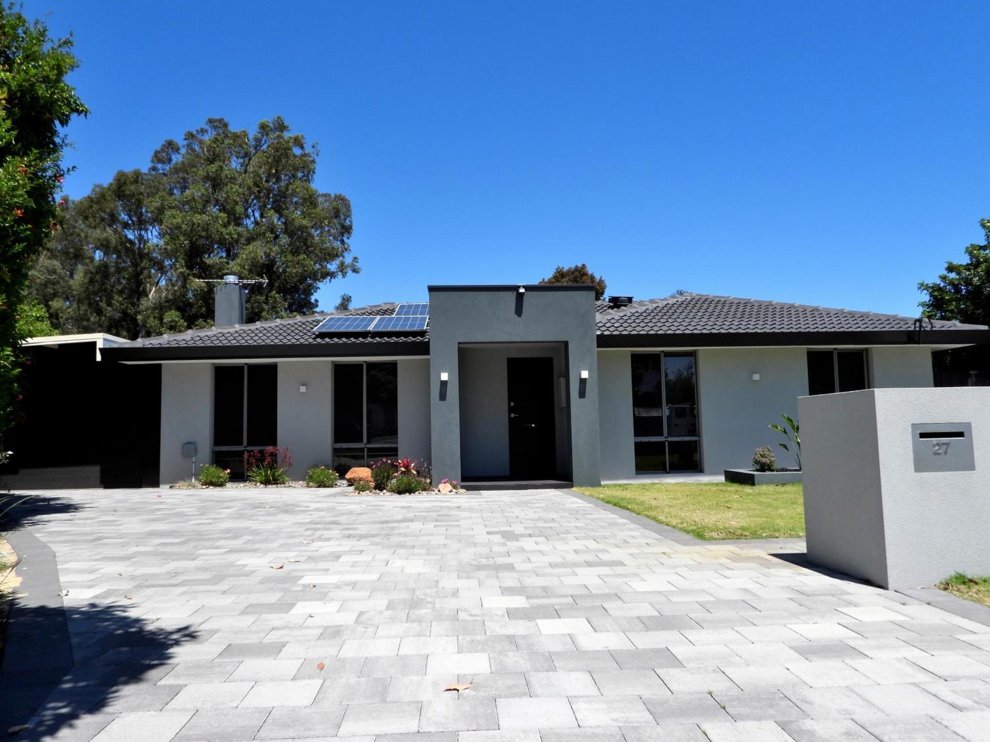 Deluxe Modern Family With Pool Holiday home