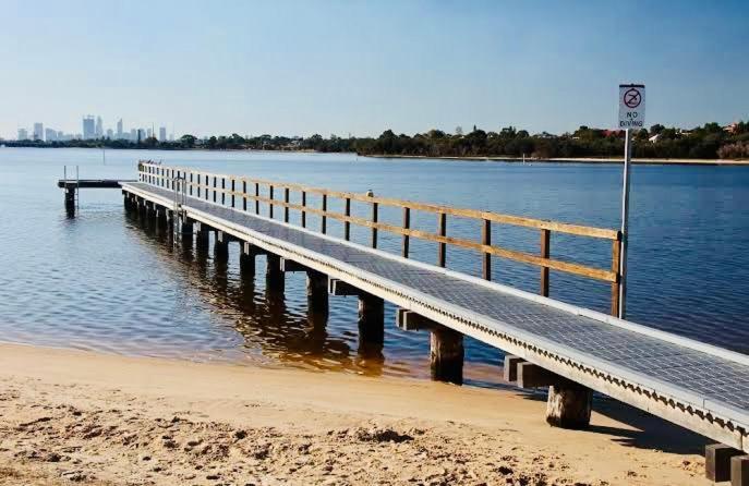 Long Term Fifo Queen Size Bedroom Near Sawn River City Fremantle University Guest house *