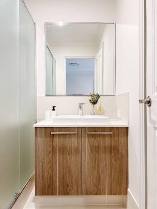 Luxury New Home-beach-cbd Park Apartment