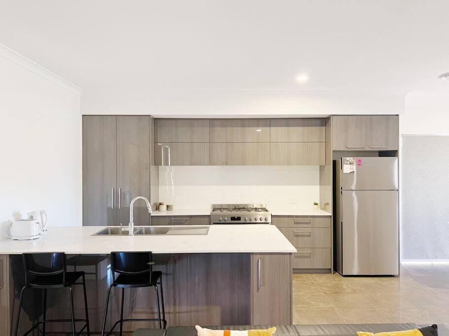 Luxury New Home-beach-cbd Park Apartment *