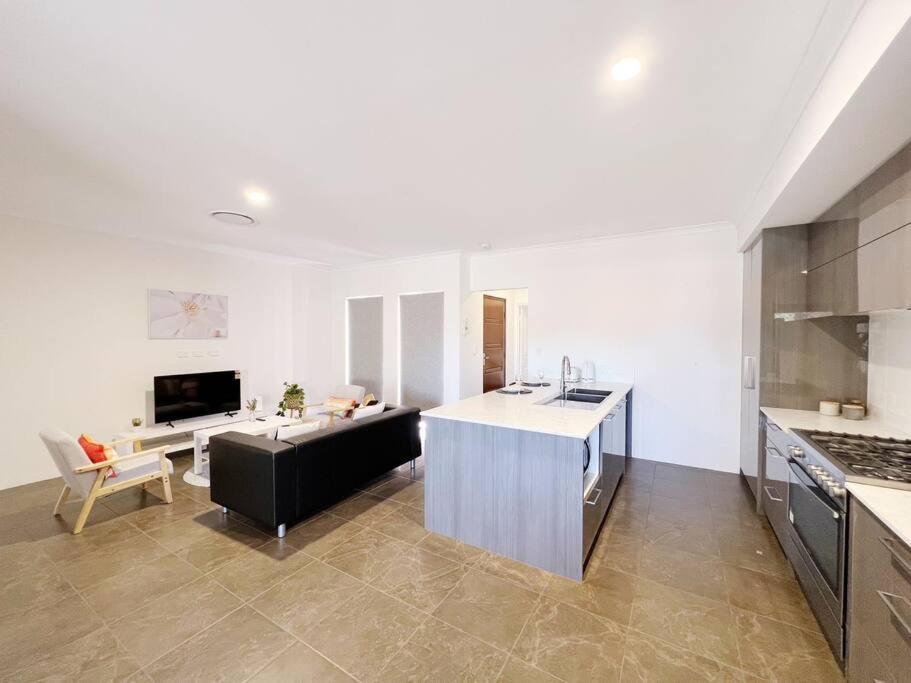 Luxury New Home-beach-cbd Park Apartment Perth