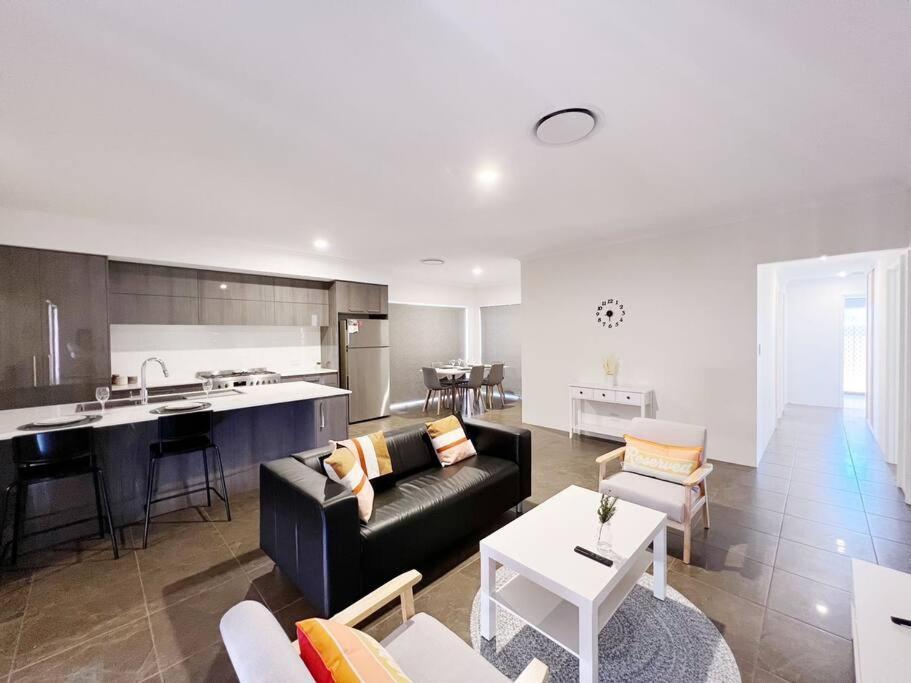 Apartment Luxury New Home-beach-cbd Park *