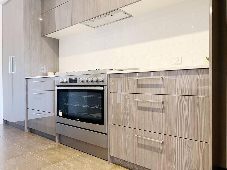 Luxury New Home-beach-cbd Park Apartment Perth