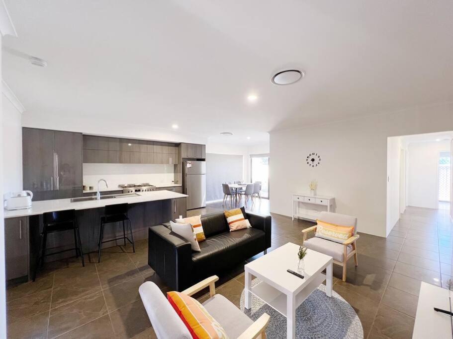 Luxury New Home-beach-cbd Park Apartment *